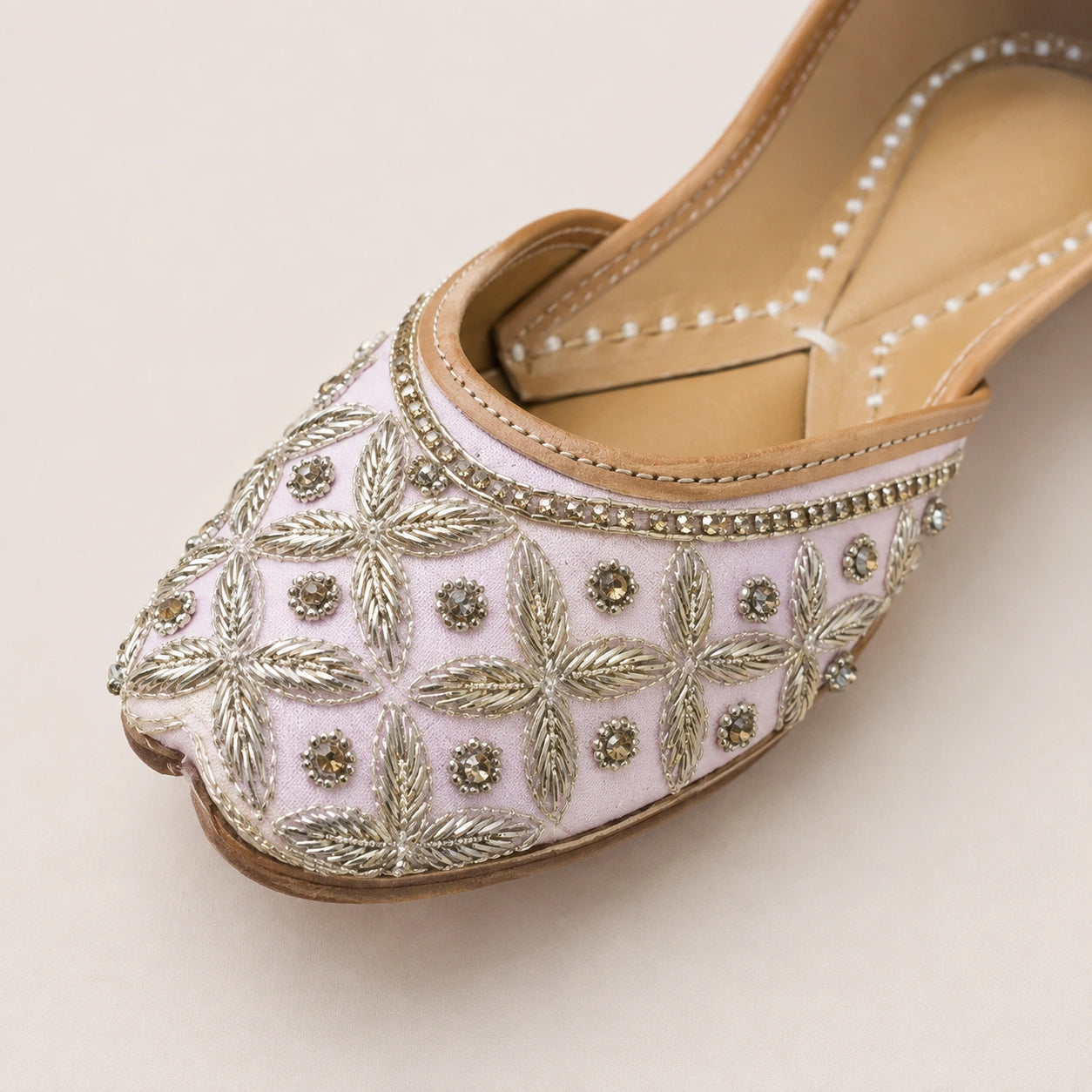 GULNAAR DABKA STONE HANDWORK JUTTI FOR WOMEN