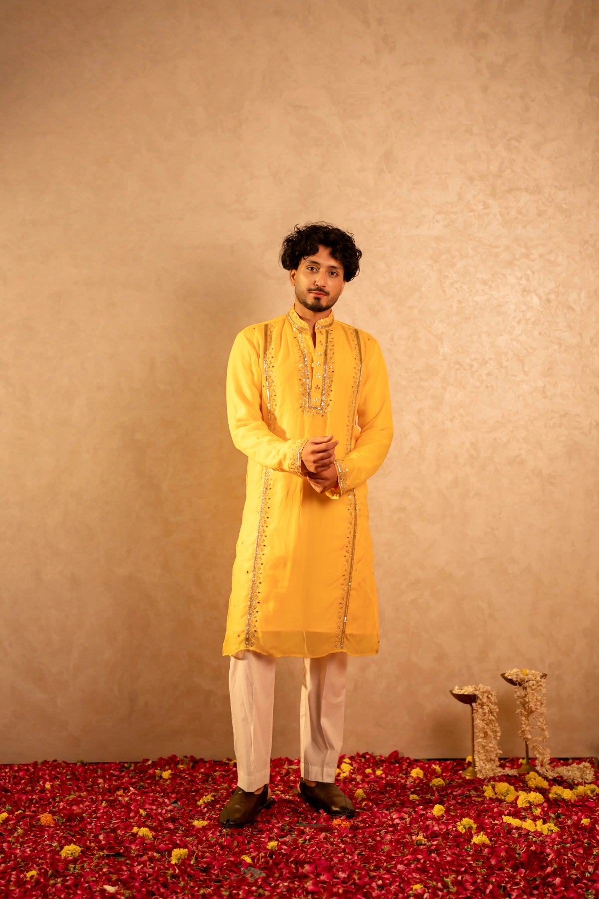 MEN'S LUXE ORGANZA PEELA HAND EMBROIDERY KURTA SET
