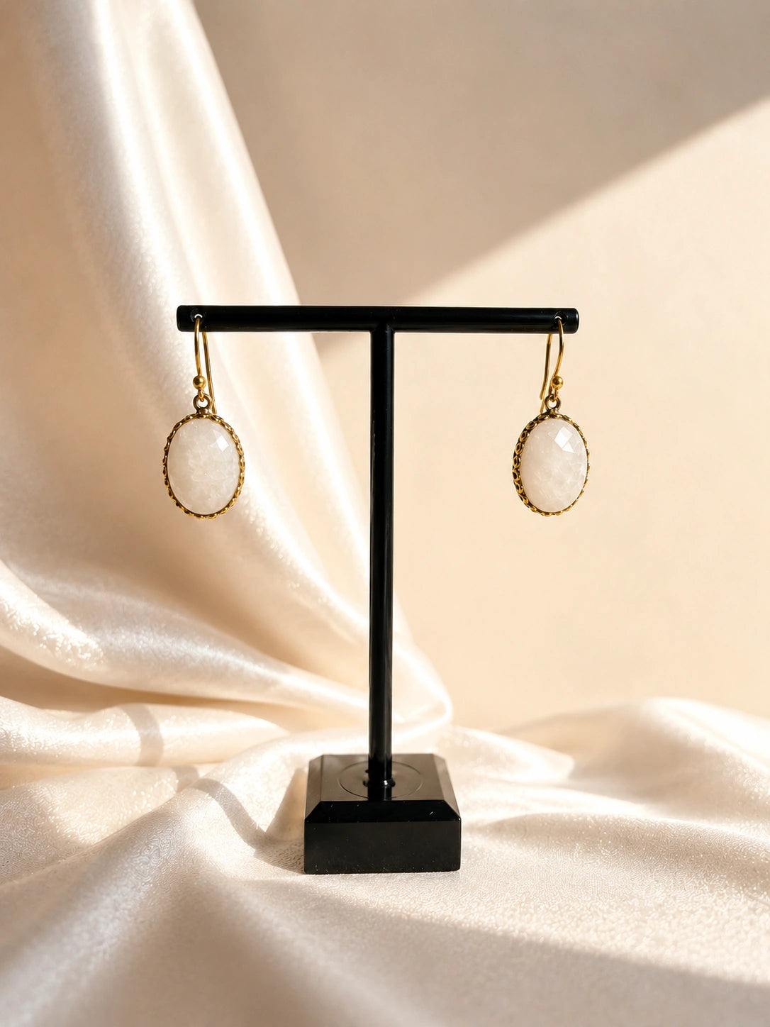 CLASSIC GOLD CIRCLE EARRINGS