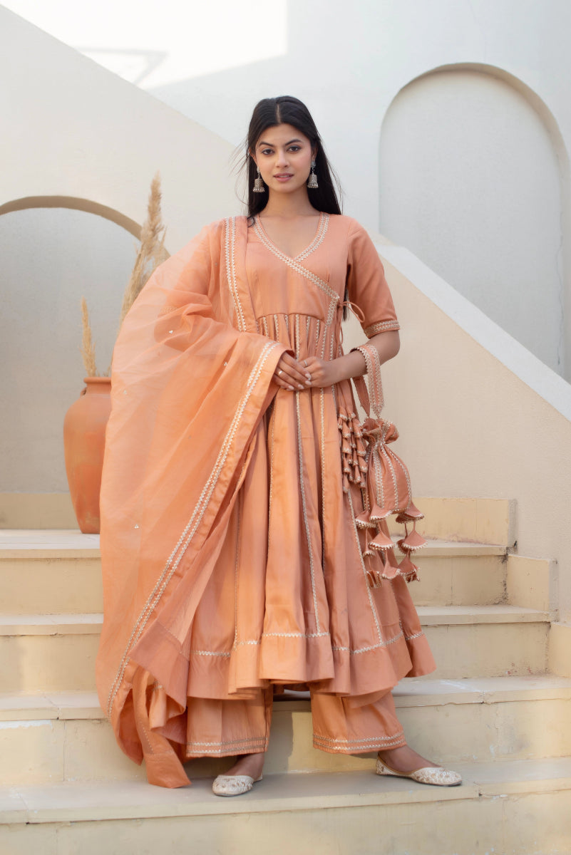 CHHIPA BAZAR CREAMY PEACH GLACE COTTON GOTA PTTI ANGRAKHA SET WITH ORGANZA DUPATTA - Pomcha Jaipur