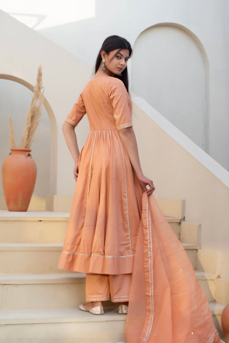 CHHIPA BAZAR CREAMY PEACH GLACE COTTON GOTA PTTI ANGRAKHA SET WITH ORGANZA DUPATTA - Pomcha Jaipur