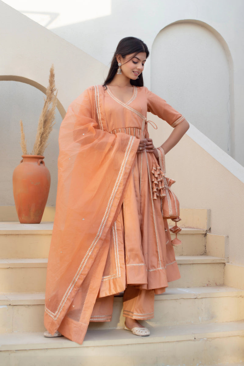 CHHIPA BAZAR CREAMY PEACH GLACE COTTON GOTA PTTI ANGRAKHA SET WITH ORGANZA DUPATTA - Pomcha Jaipur
