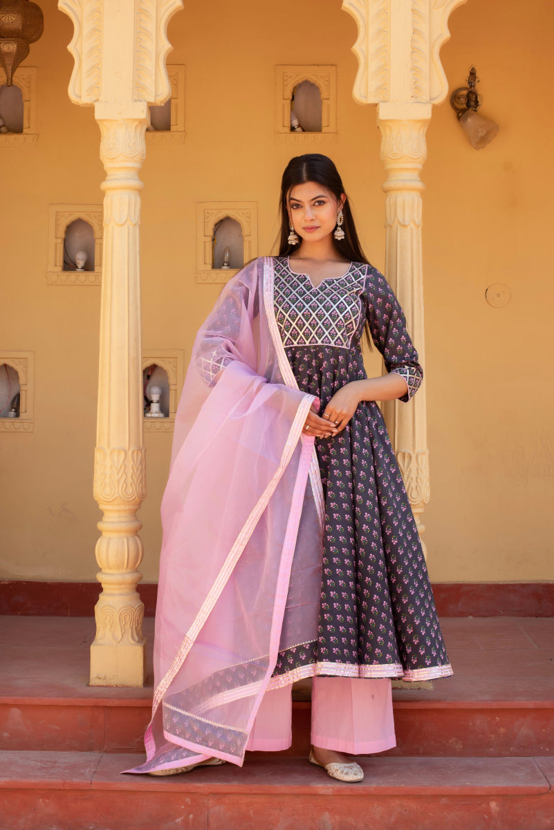 CHHIPA BAZAR GREY COTTON HAND BLOCK GOTA PATTI ANARKALI SET WITH ORGANZA DUPATTA - Pomcha Jaipur