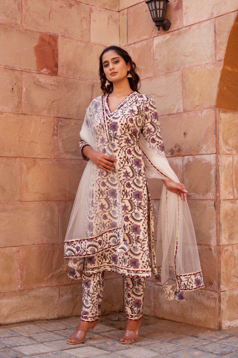 CHHIPA BAZAR PURPLE OFF WHITE GARDEN ROSE COTTON SUIT SET WITH SOFT NET DUPATTA - Pomcha Jaipur