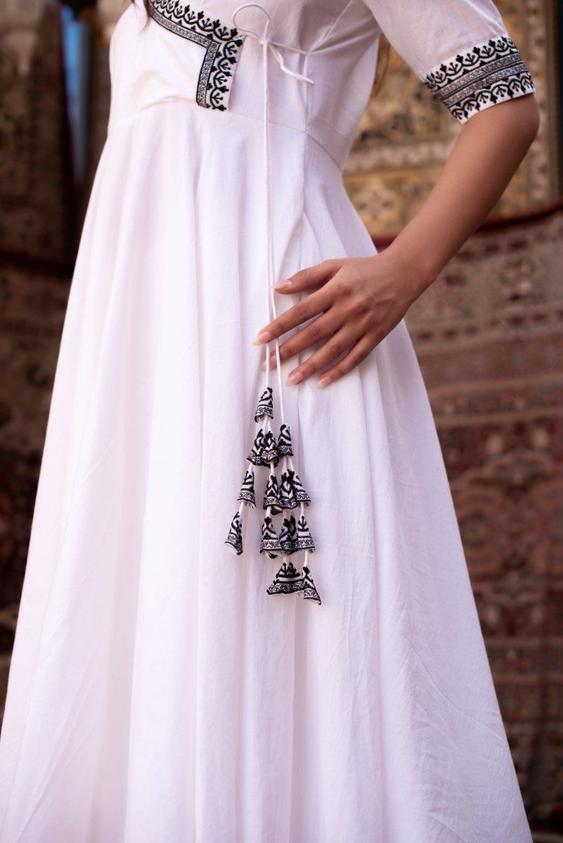 CHHIPA BAZAR WHITE EMBROIDERY COTTON ANGRAKHA SET - Pomcha Jaipur
