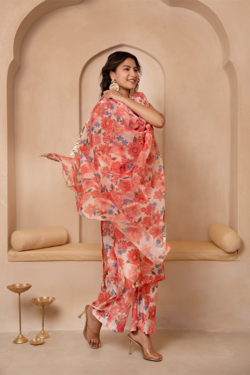 DHOOP CHAAV PEACH FLORAL MUSLIN STRAIGHT SUIT SET WITH ORGANZA DUPATTA - Pomcha Jaipur