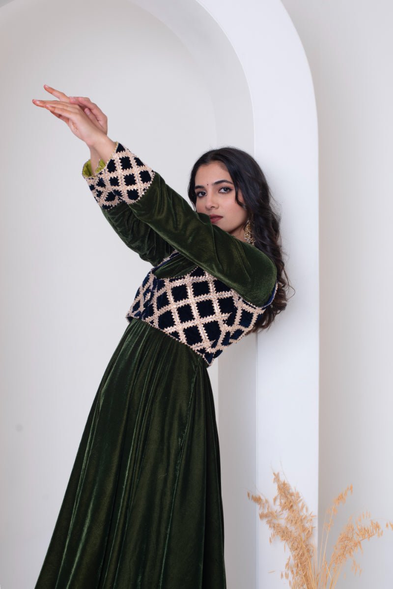GHAZAL GREEN VELVET GOTA PATTI ANARKALI SET WITH VELVET VEST AND SOFT NET DUPATTA - Pomcha Jaipur