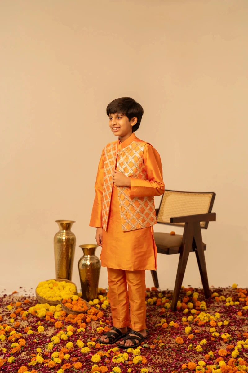 KHILKARI TANGY TAFFETA KURTA SET WITH JACKET - Pomcha Jaipur