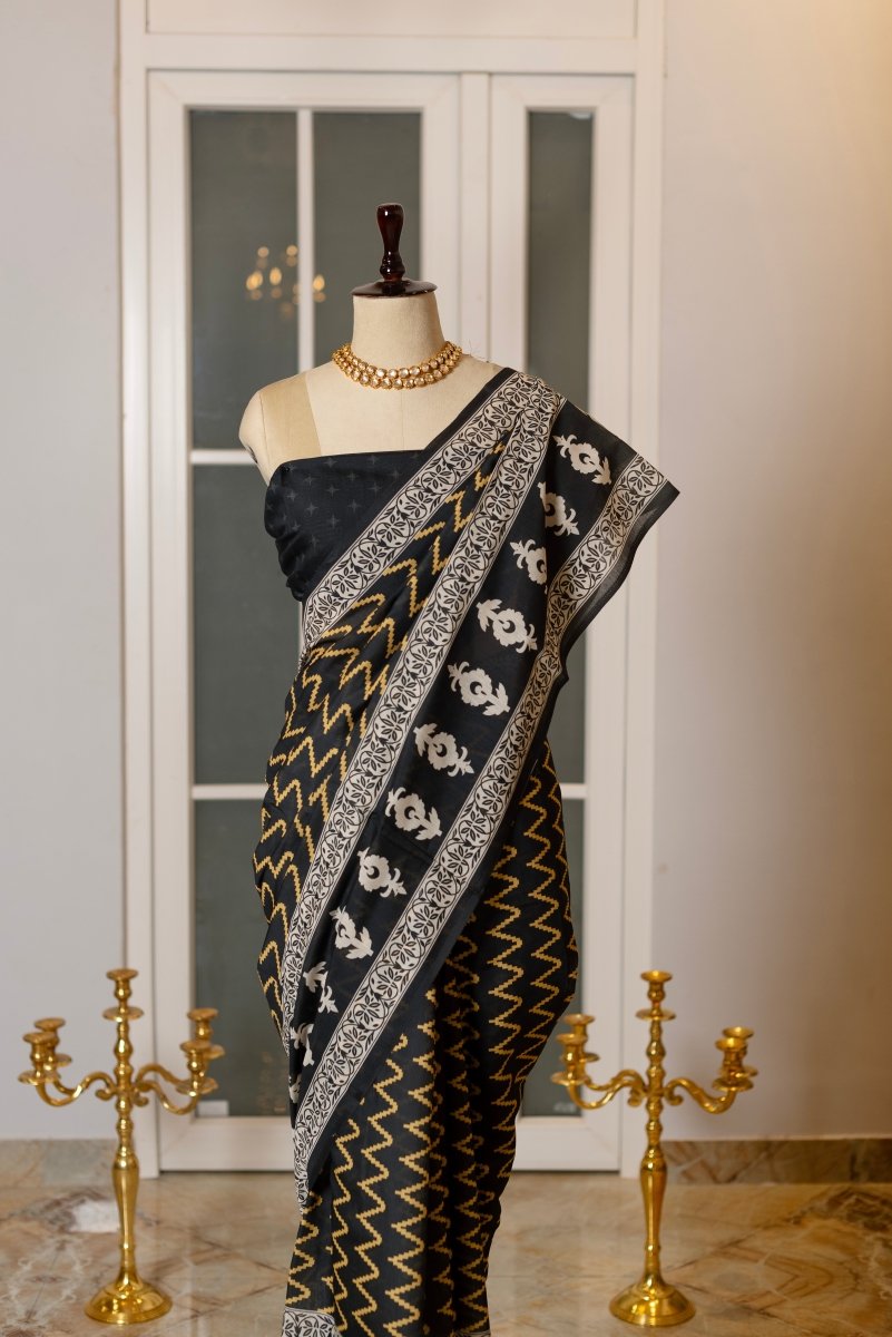 SOOT RAAG BLACK MUL COTTON CHEVRON PATTERN SAREE WITH PIECE - Pomcha Jaipur
