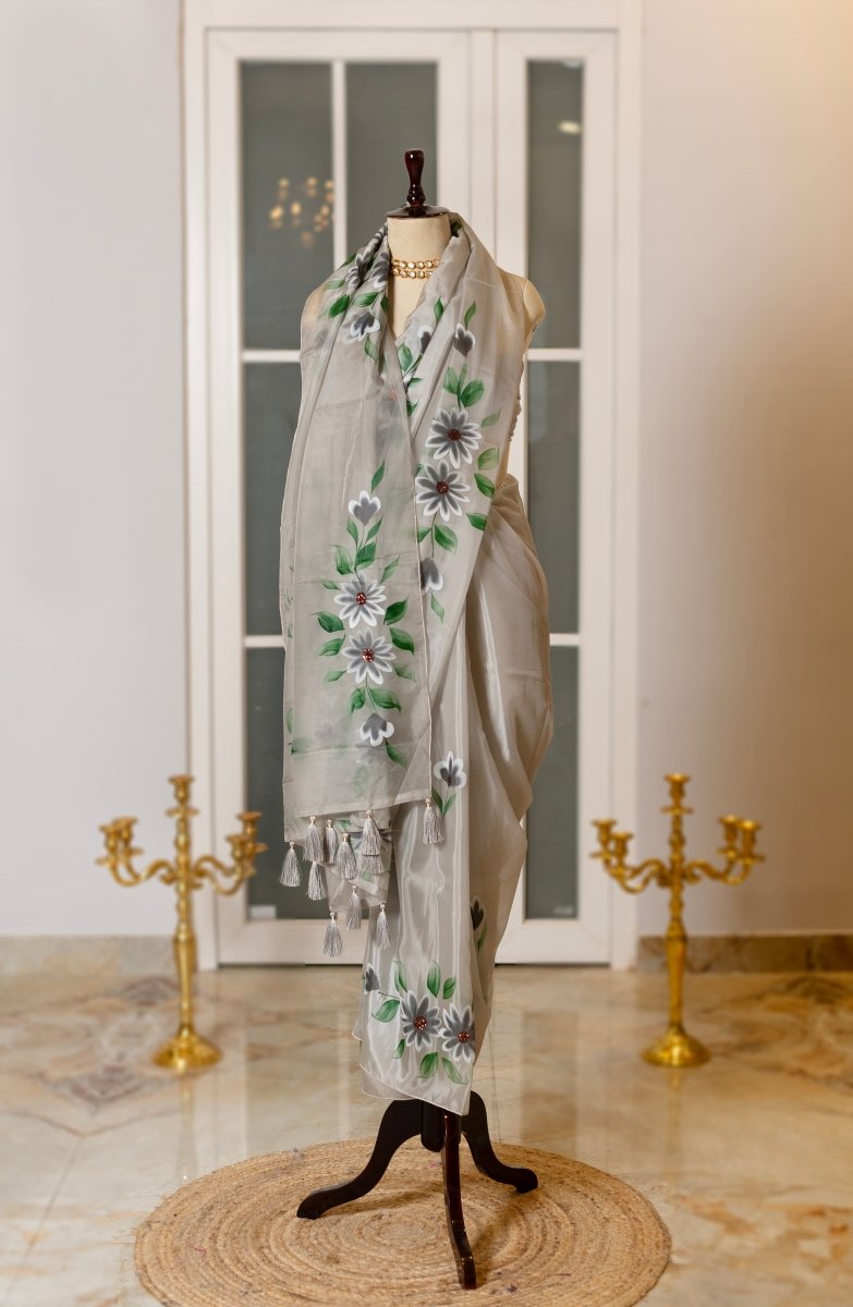 SOOT RAAG GREY FLORAL PRINT ORGANZA SAREE WITH ORGANZA BLOUSE PIECE - Pomcha Jaipur