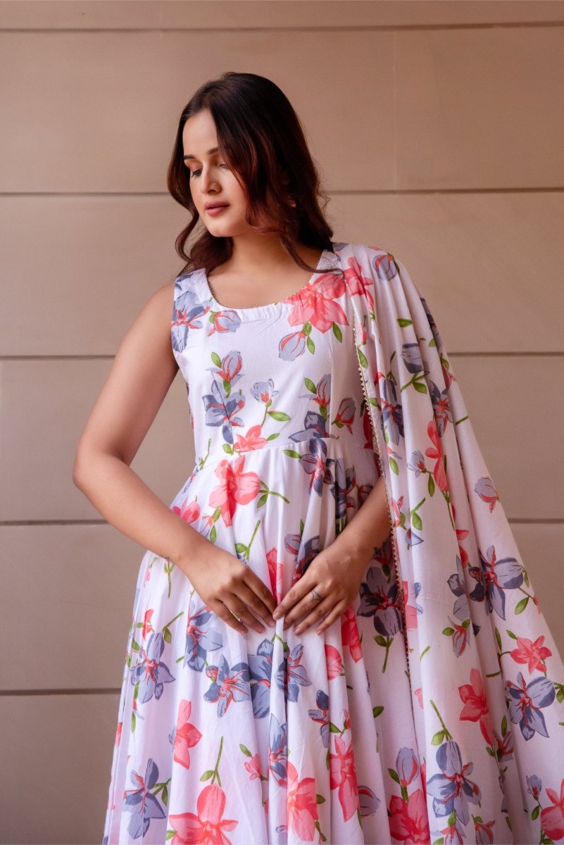SUNHARI WHITE LILY SLEEVELESS COTTON ANARKALI SET WITH COTTON DUPATTA - Pomcha Jaipur
