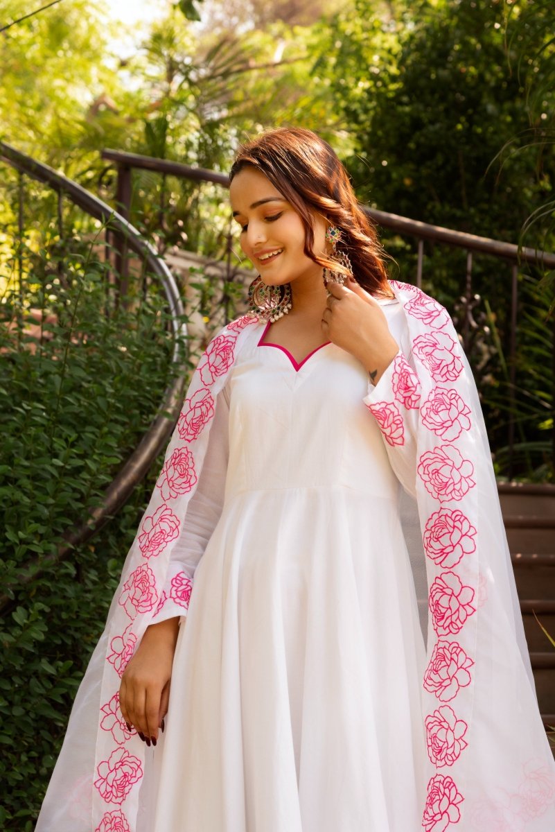 SUNHARI WHITE PINK PHOOL COTTON EMBROIDERED ANARKALI SET WITH ORGANZA DUPATTA - Pomcha Jaipur