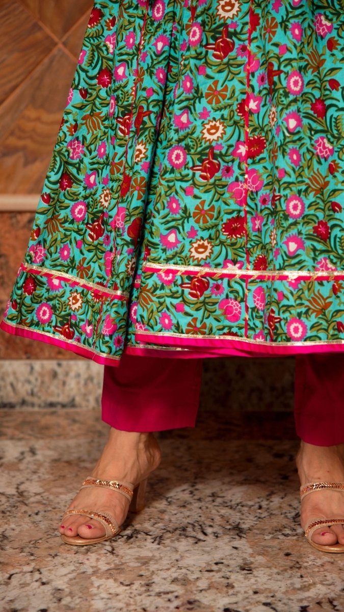 SURANGI KALIDAR TAAJ COTTON HAND BLOCK PRINT ANARKALI SET WITH SOFT NET DUPATTA - Pomcha Jaipur