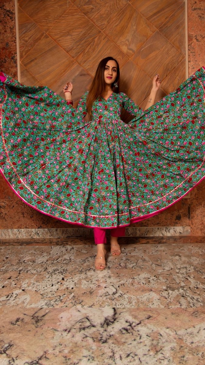 SURANGI KALIDAR TAAJ COTTON HAND BLOCK PRINT ANARKALI SET WITH SOFT NET DUPATTA - Pomcha Jaipur