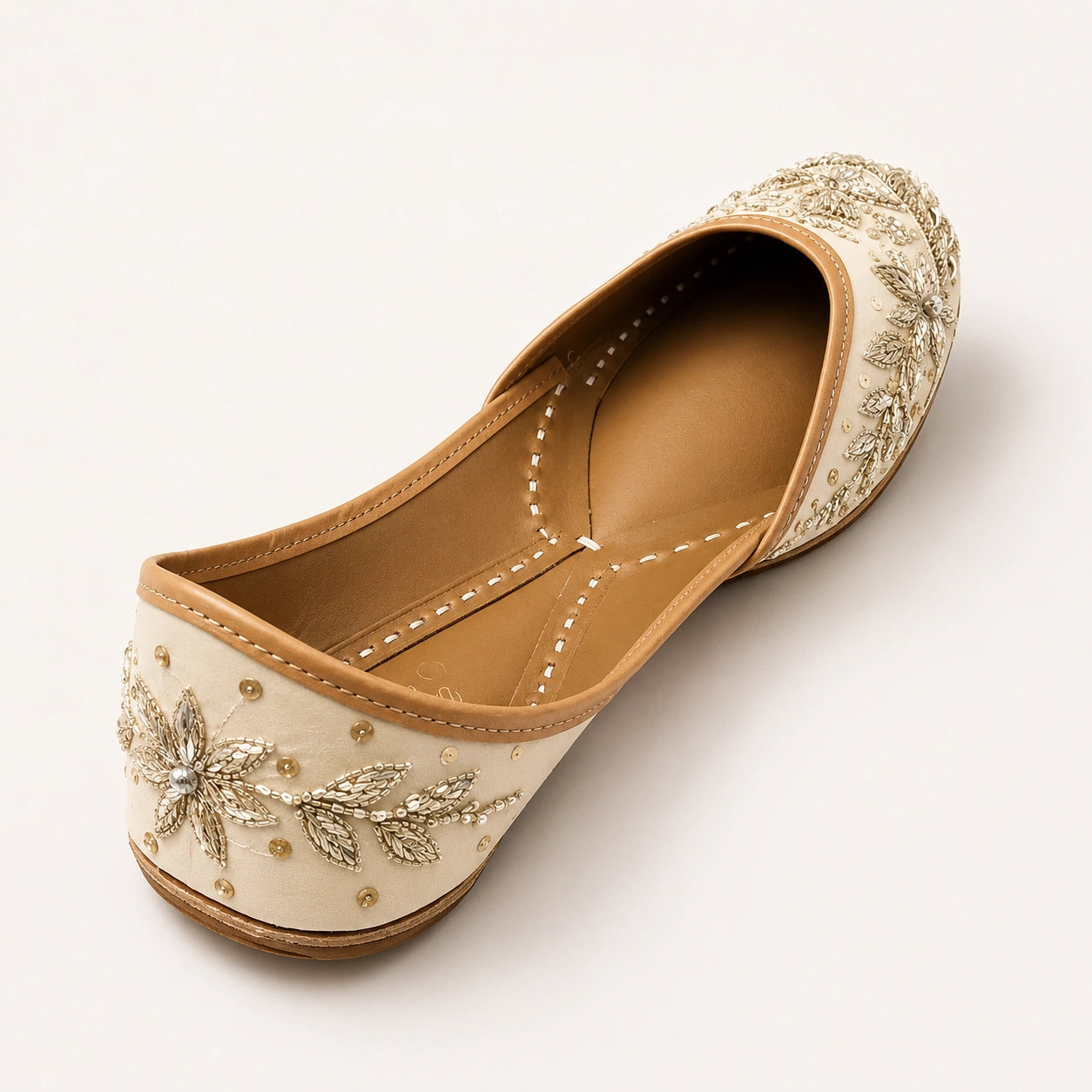 SITARA WHITE ZARI & SEQUIN EMBROIDERED JUTTI FOR WOMEN