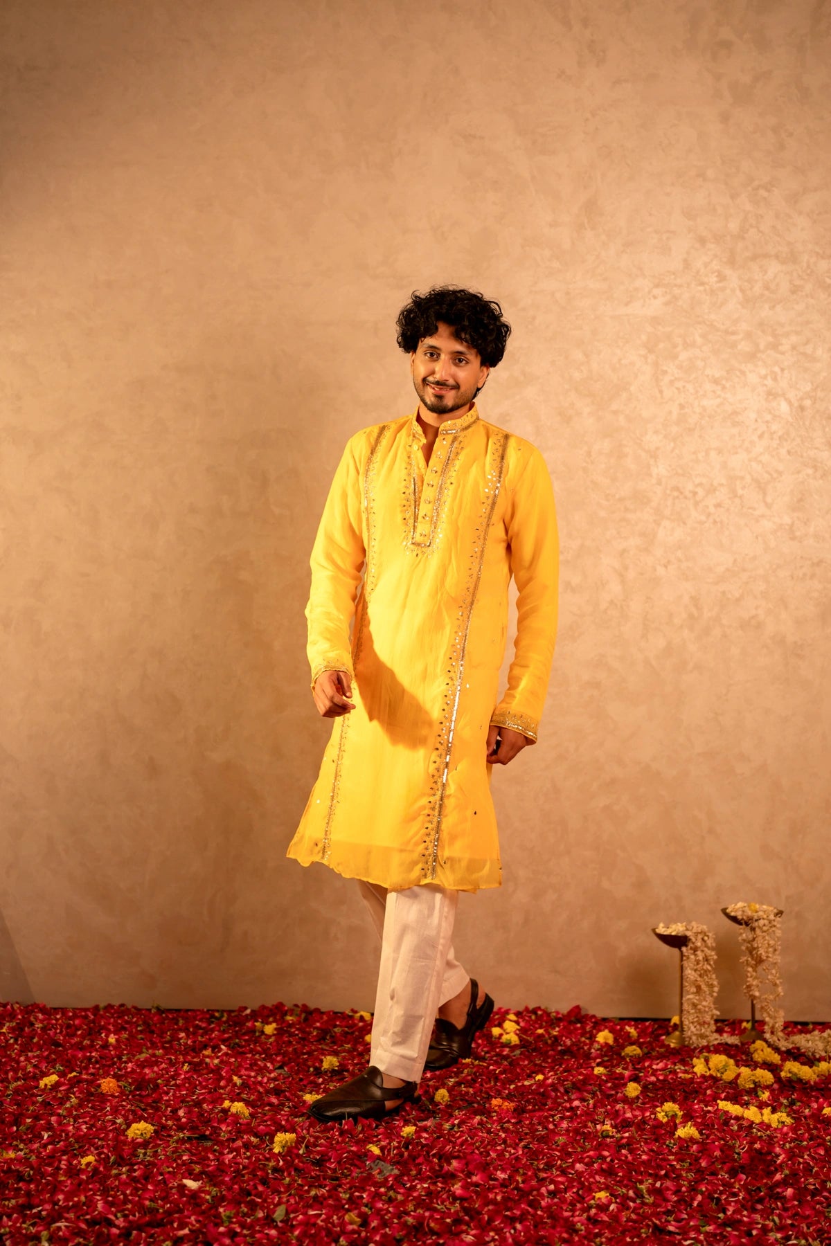 MEN'S LUXE ORGANZA PEELA  HAND EMBROIDERY KURTA SET
