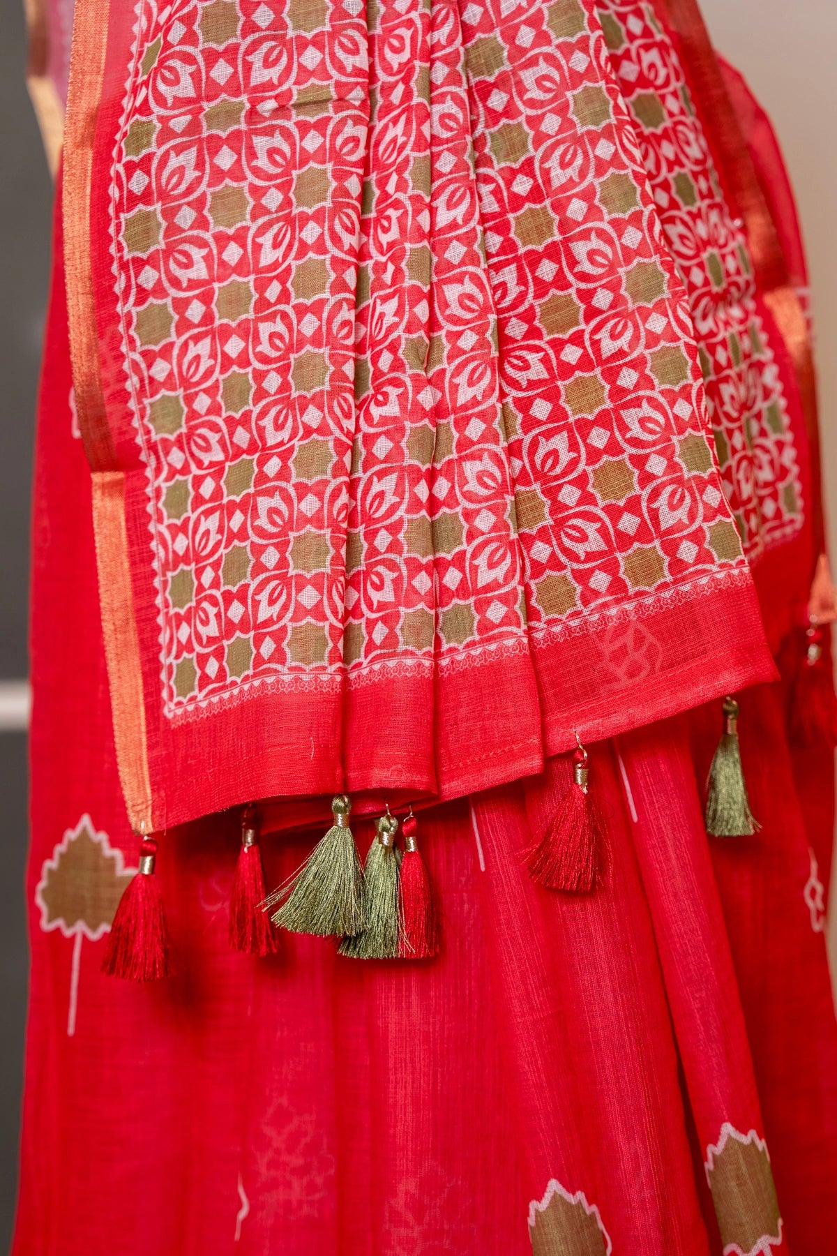 SOOT RAAG RED COTTON HAND BLOCK PRINT SAREE WITH BLOUSE PIECE
