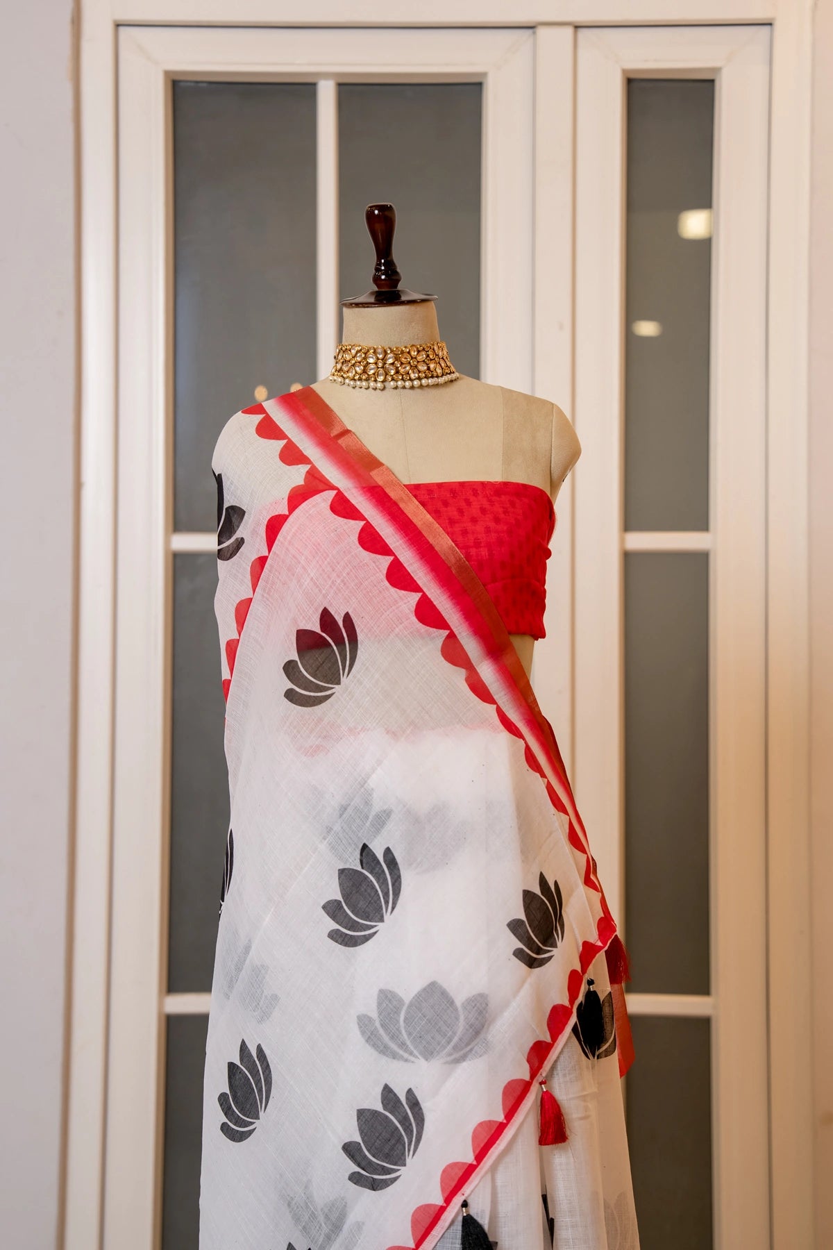 SOOT RAAG WHITE LINEN LOTUS HAND BLOCK PRINT SAREE WITH BLOUSE PIECE
