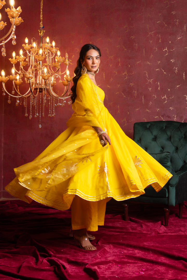 GULFIZAN BASANTI PEELA ORGANZA GOTA-PATTI ANARKALI SUIT SET WITH ORGANZA DUPATTA