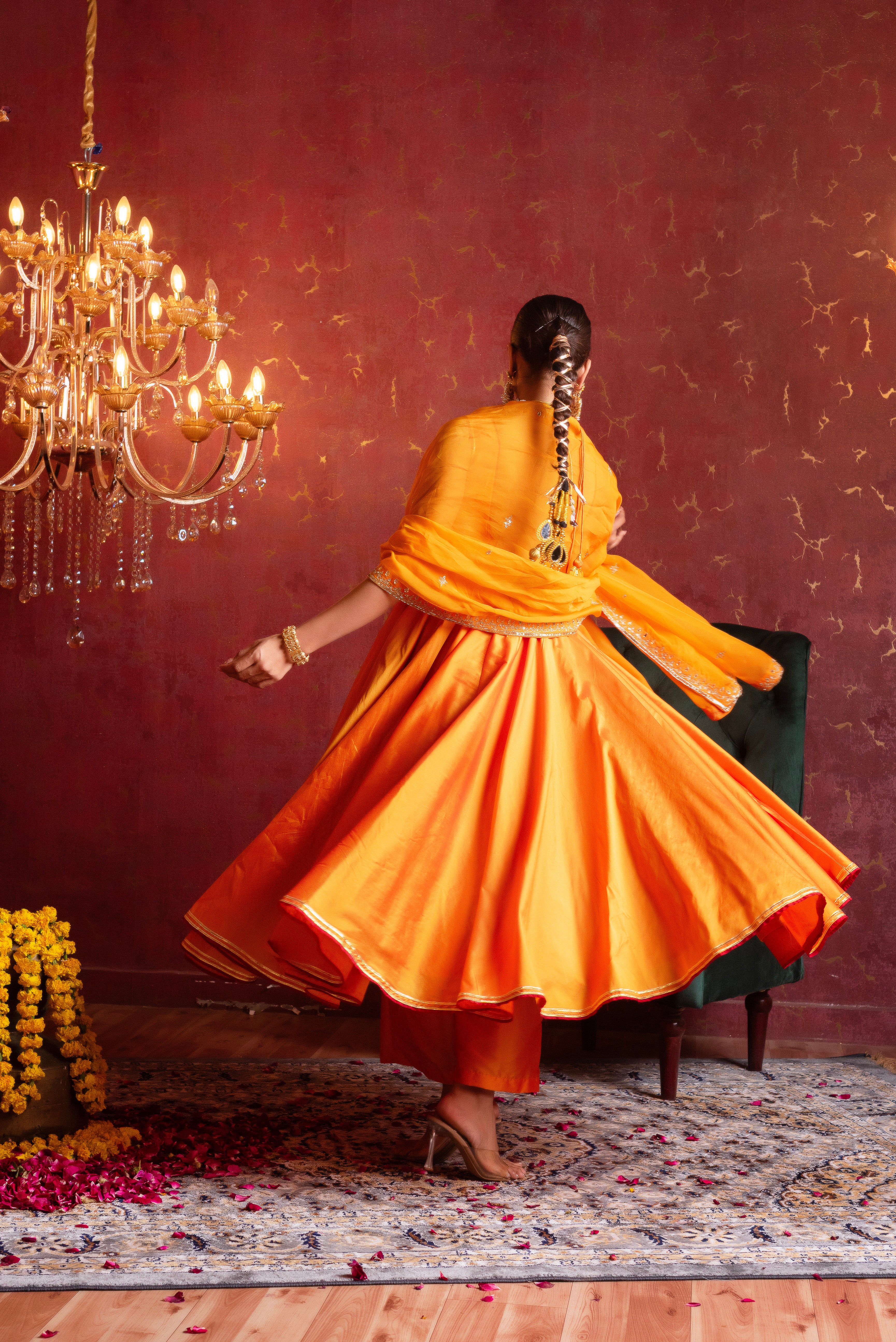 GULFIZAN SAFFRON RADIANCE TAFFETA ANARKALI SUIT SET WITH ORGANZA AARI TAARI WORK DUPATTA