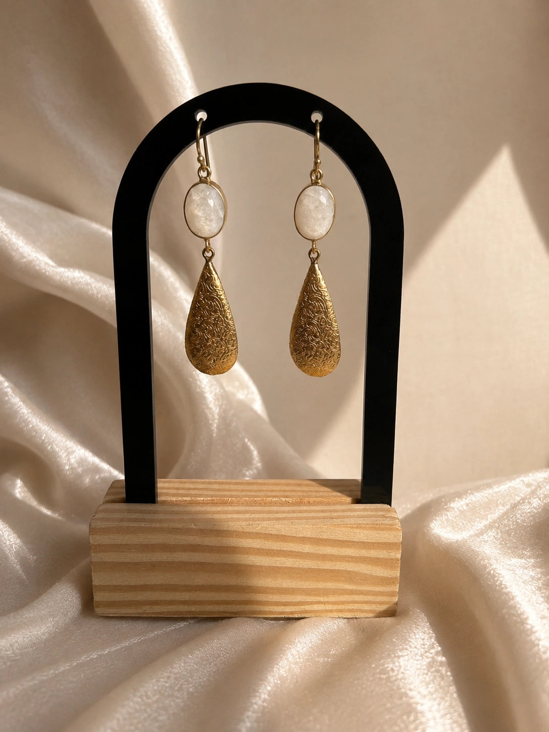 SNOW GLOW DROP EARRINGS
