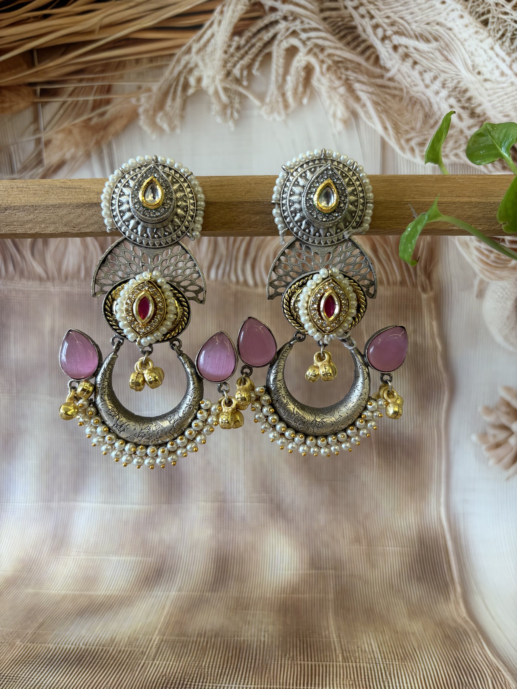 MASTANI GOLD TONE  PINK STONE PEARL BEADED EARRING SET