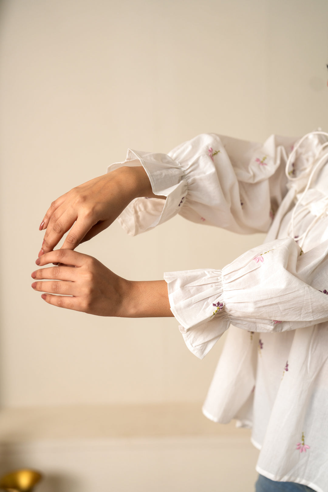 SUKOON WHITE TIE-FRONT EMBROIDERY COTTON TOP