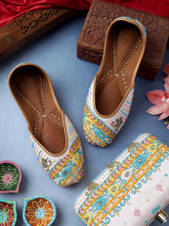 AALIYAH PASTEL PINK JUTTI CLUTCH COMBO - Pomcha Jaipur