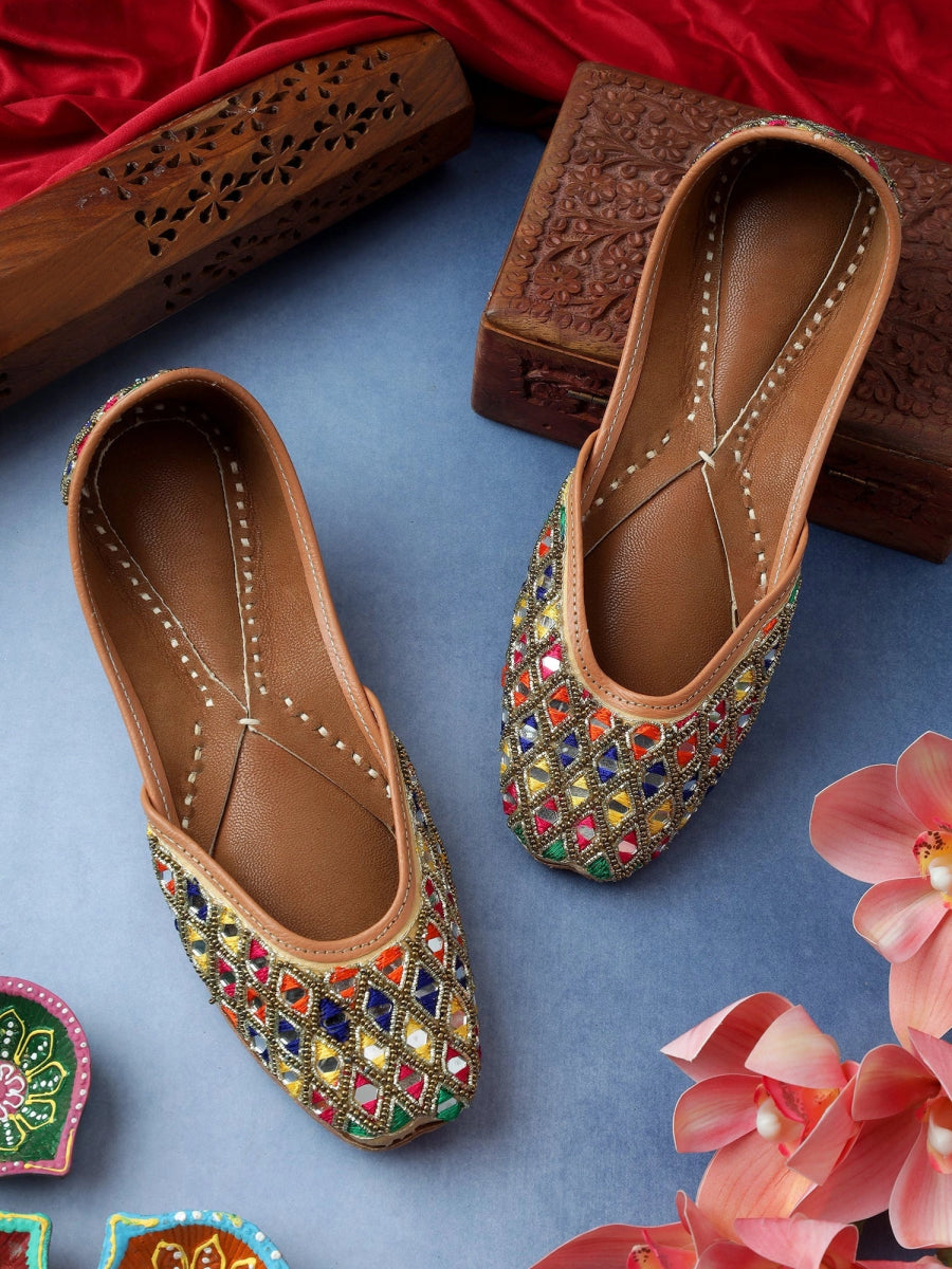 AAMIRA PASTEL YELLOW JUTTI CLUTCH COMBO - Pomcha Jaipur