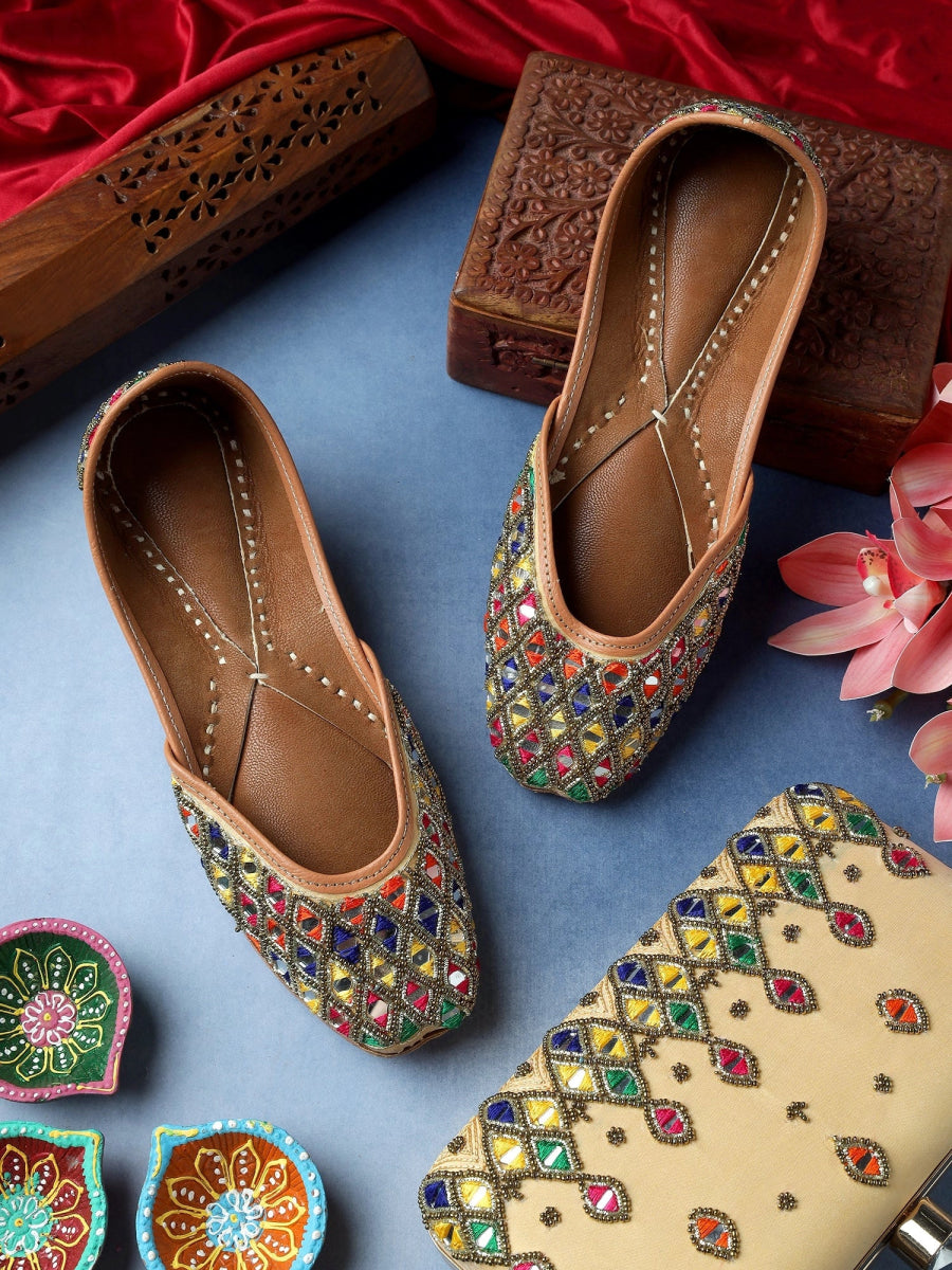 AAMIRA PASTEL YELLOW JUTTI CLUTCH COMBO - Pomcha Jaipur