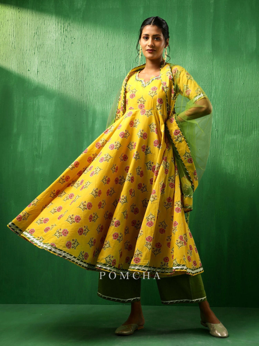 ADAA YELLOW HAND BLOCK COTTON ANARKALI SET WITH SOFT NET DUPATTA - Pomcha Jaipur