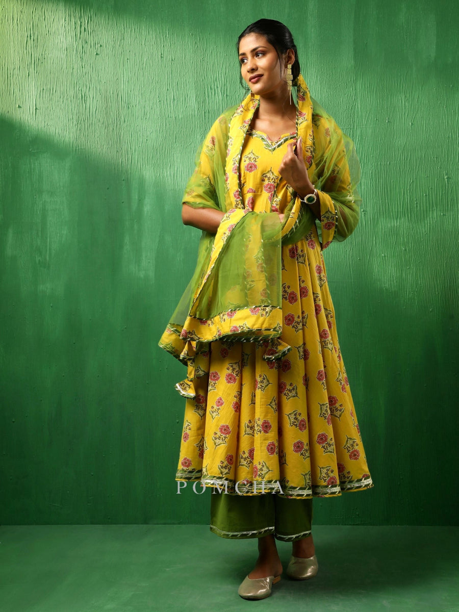 ADAA YELLOW HAND BLOCK COTTON ANARKALI SET WITH SOFT NET DUPATTA - Pomcha Jaipur
