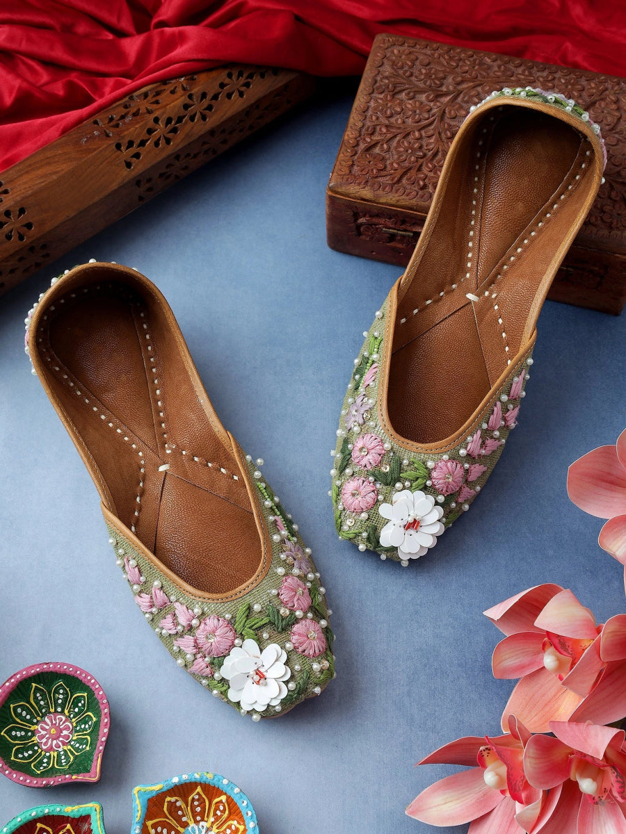 AISHA PASTEL GREEN JUTTI CLUTCH COMBO - Pomcha Jaipur