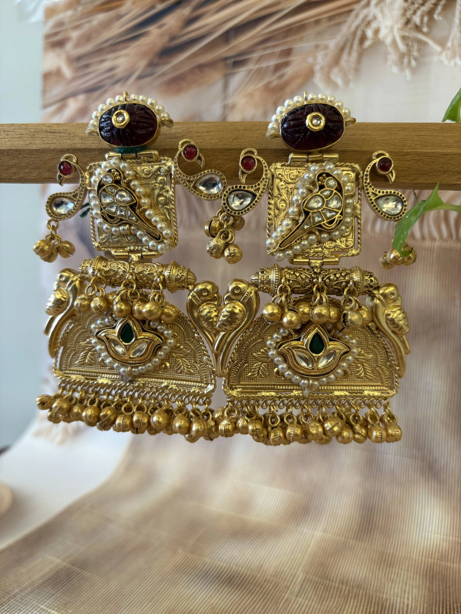 BINDIYA GOLD TONE STONE STUDDED EARRING SET - Pomcha Jaipur