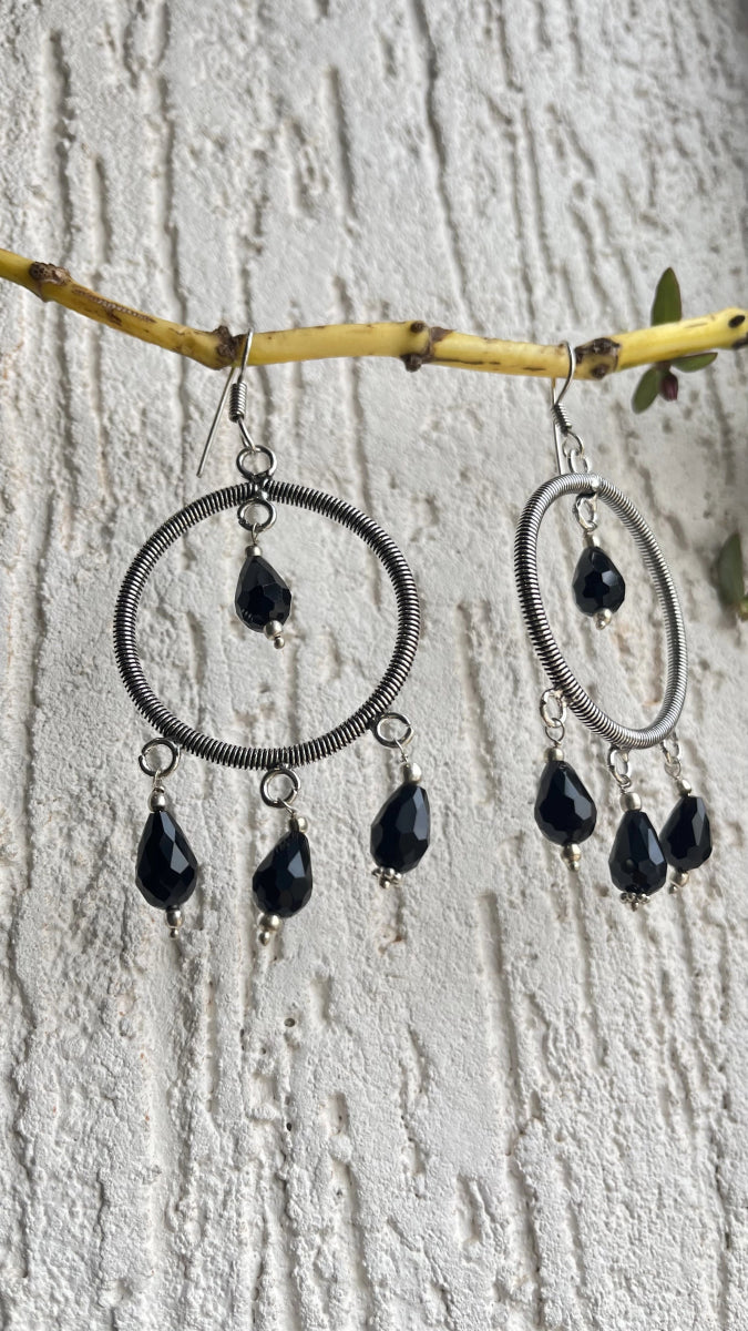 BLACK PEARL HOOP EARRING - Pomcha Jaipur