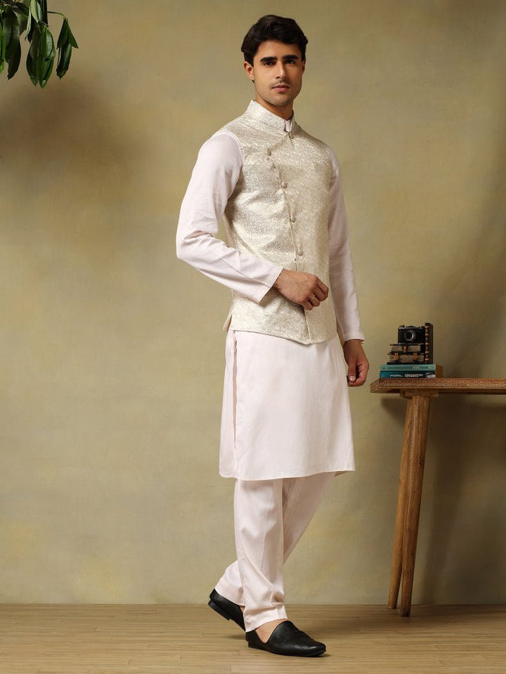 CHAAP MEN'S IVORY WHITE DOLA SILK KURTA SET WITH BROCADE JACKET - Pomcha Jaipur