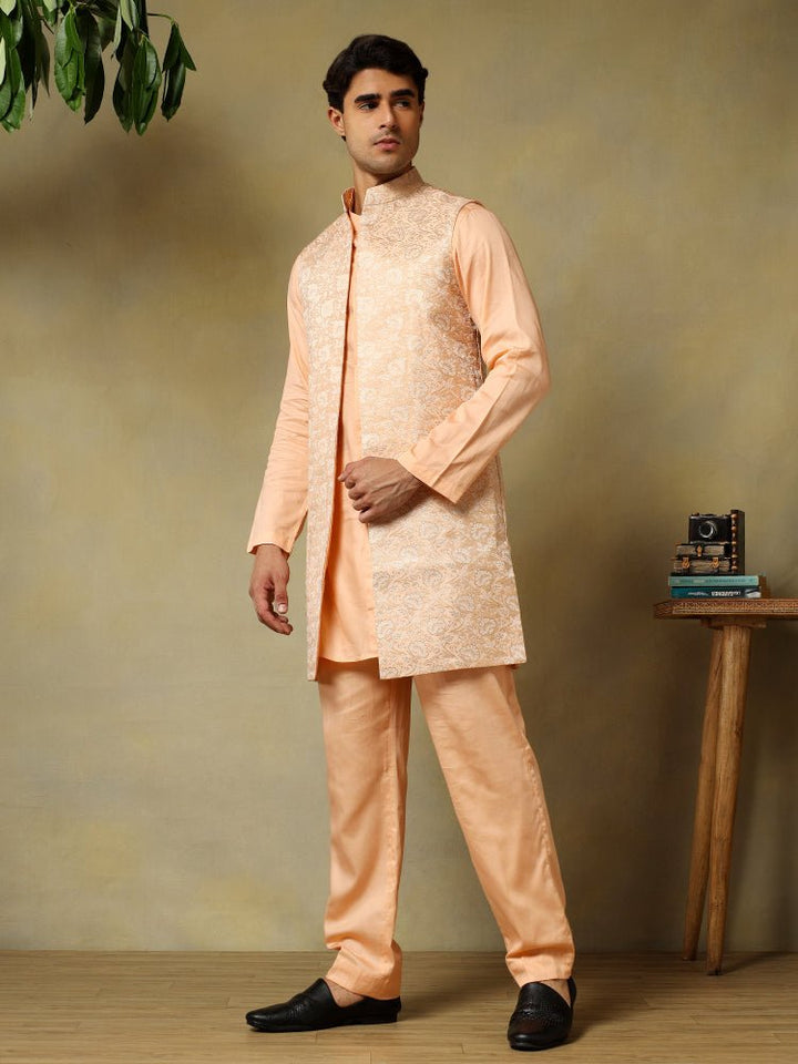 CHAAP MEN'S PEARL PEACH DOLA SILK KURTA SET WITH BROCADE JACKET - Pomcha Jaipur