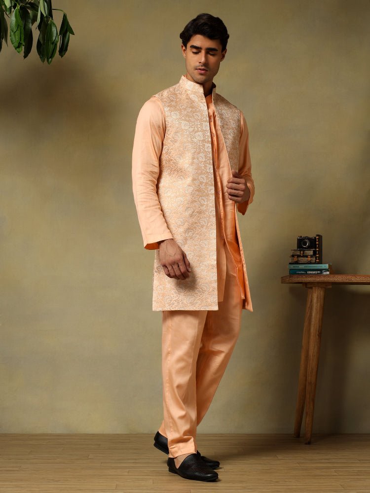 CHAAP MEN'S PEARL PEACH DOLA SILK KURTA SET WITH BROCADE JACKET - Pomcha Jaipur