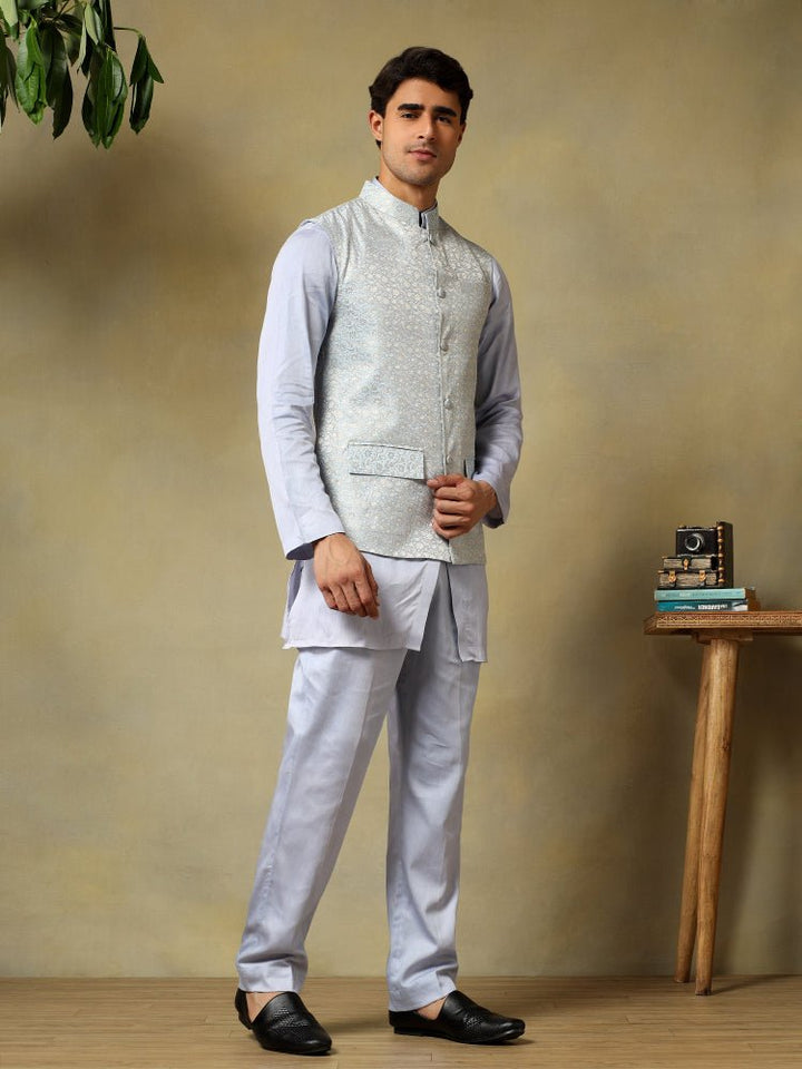 CHAAP MEN'S PEARL WHITE DOLA SILK KURTA SET WITH BROCADE JACKET - Pomcha Jaipur