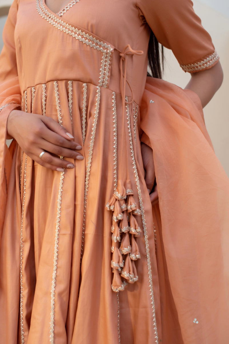 CHHIPA BAZAR CREAMY PEACH GLACE COTTON GOTA PTTI ANGRAKHA SET WITH ORGANZA DUPATTA - Pomcha Jaipur