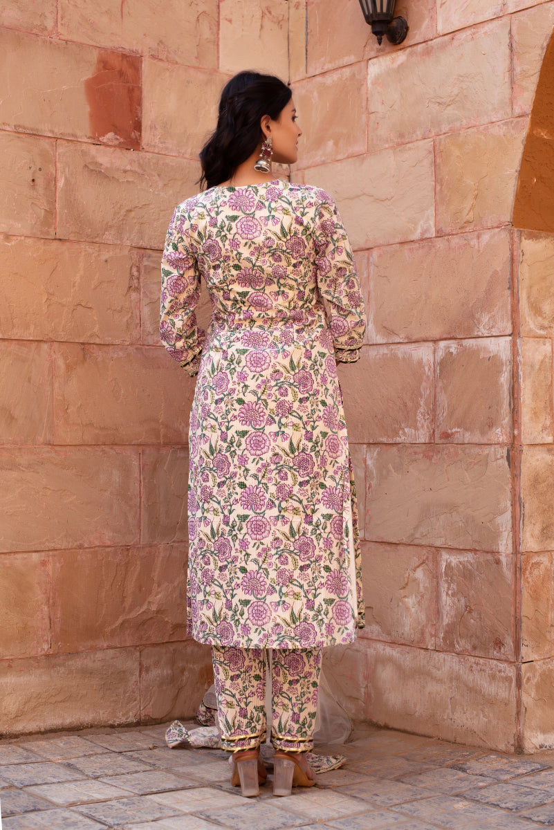 CHHIPA BAZAR GREEN OFF WHITE GARDEN ROSE COTTON HAND BLOCK SUIT SET WITH SOFT NET DUPATTA - Pomcha Jaipur