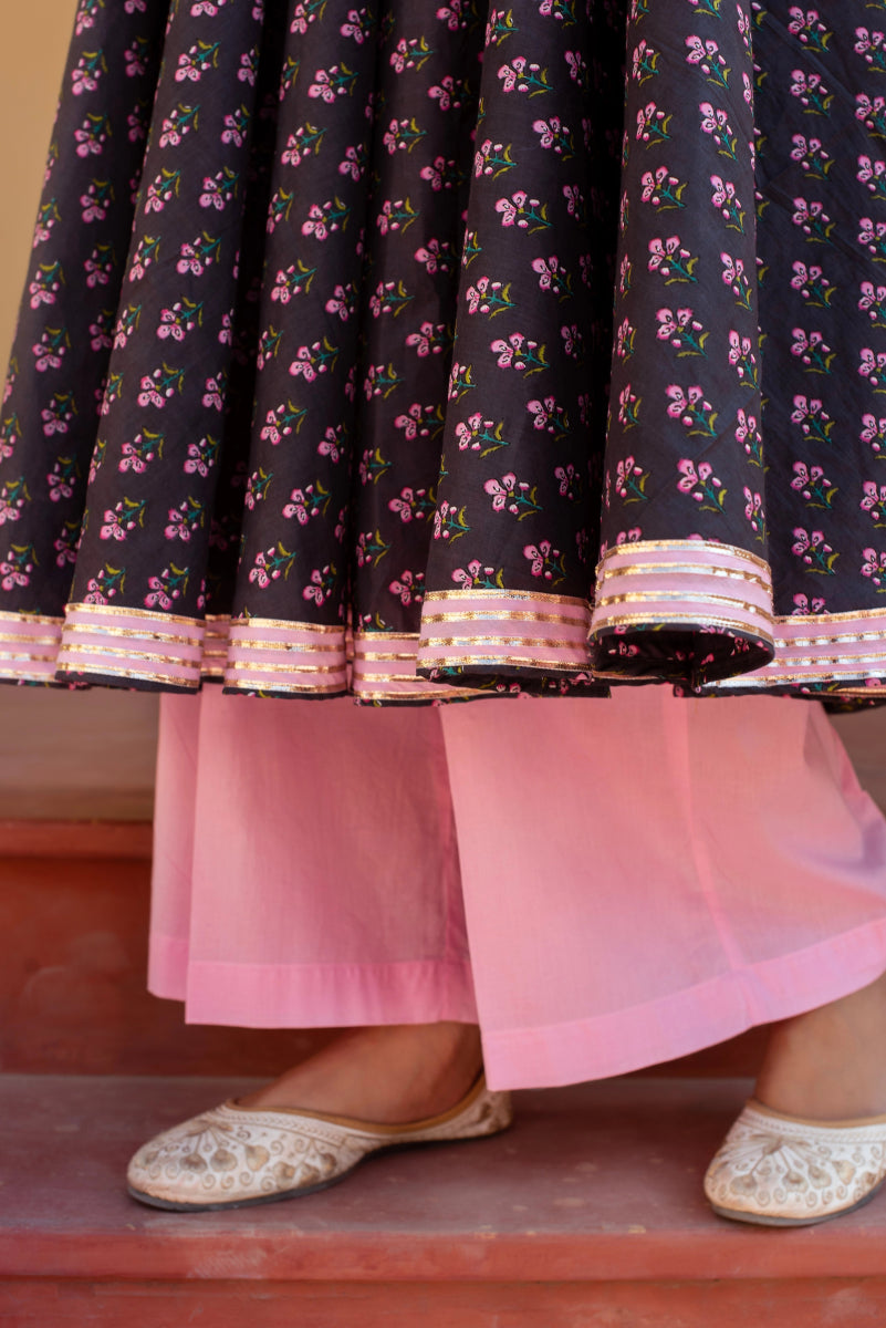 CHHIPA BAZAR GREY COTTON HAND BLOCK GOTA PATTI ANARKALI SET WITH ORGANZA DUPATTA - Pomcha Jaipur