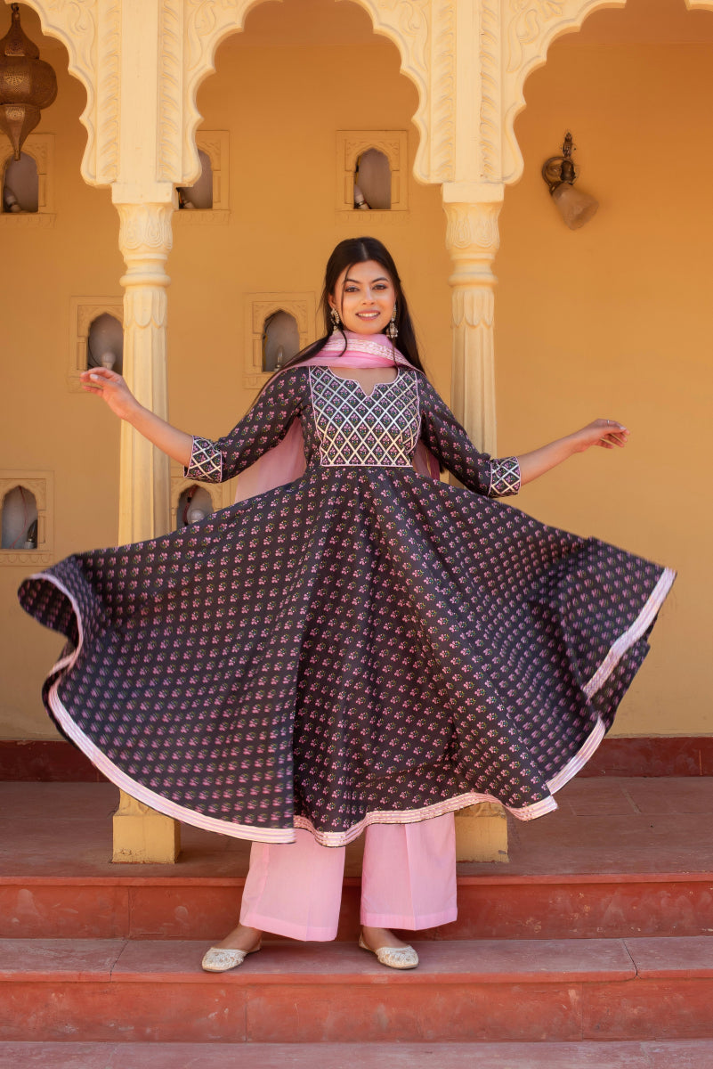 CHHIPA BAZAR GREY COTTON HAND BLOCK GOTA PATTI ANARKALI SET WITH ORGANZA DUPATTA - Pomcha Jaipur