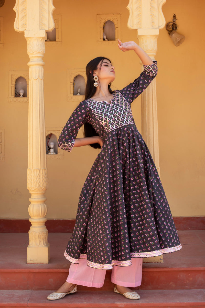 CHHIPA BAZAR GREY COTTON HAND BLOCK GOTA PATTI ANARKALI SET WITH ORGANZA DUPATTA - Pomcha Jaipur