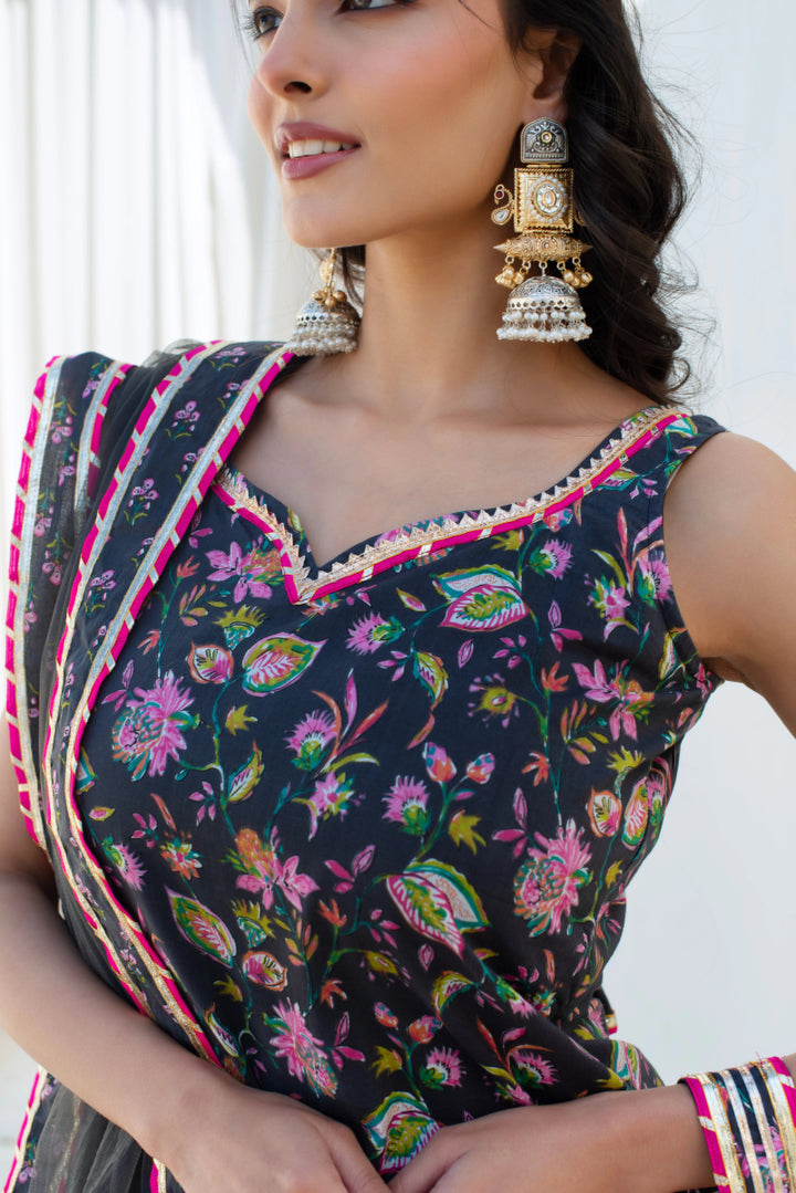 CHHIPA BAZAR GREY PRINTED COTTON GOTA PATTI KURTA DHOTI SET WITH SOFT NET DUPATTA - Pomcha Jaipur