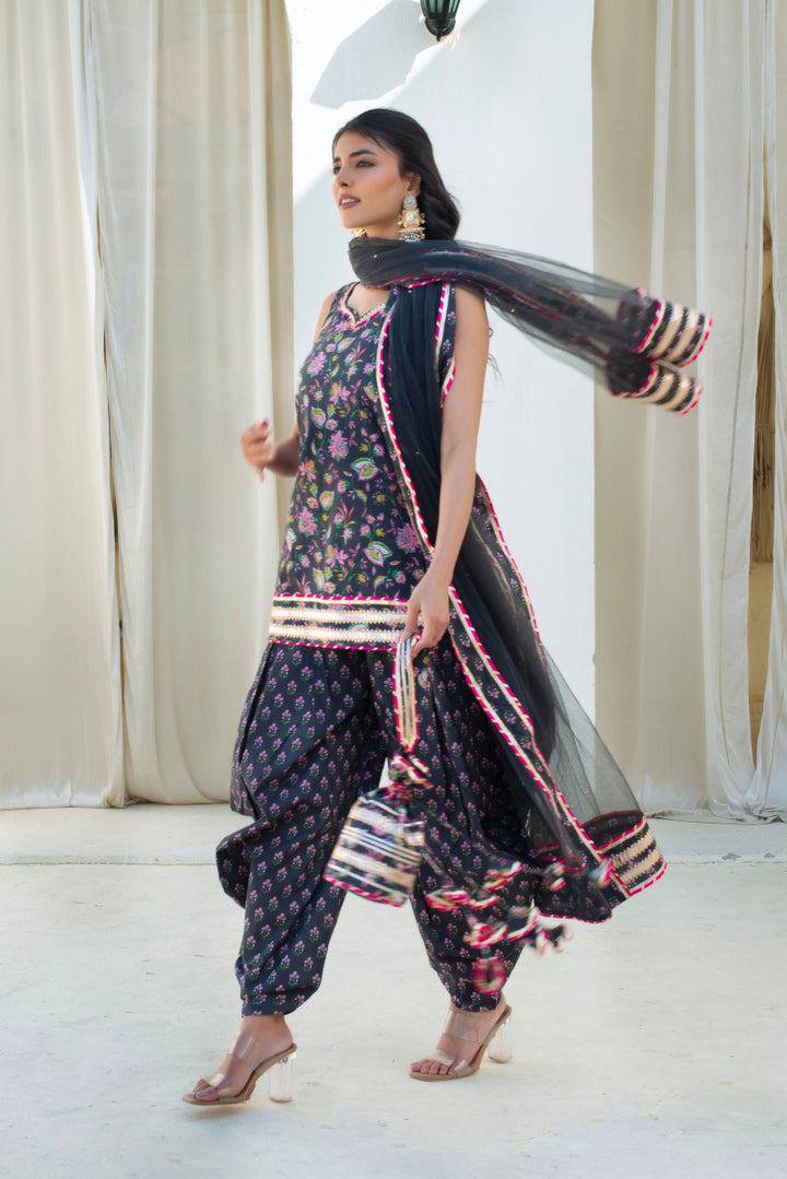 CHHIPA BAZAR GREY PRINTED COTTON GOTA PATTI KURTA DHOTI SET WITH SOFT NET DUPATTA - Pomcha Jaipur