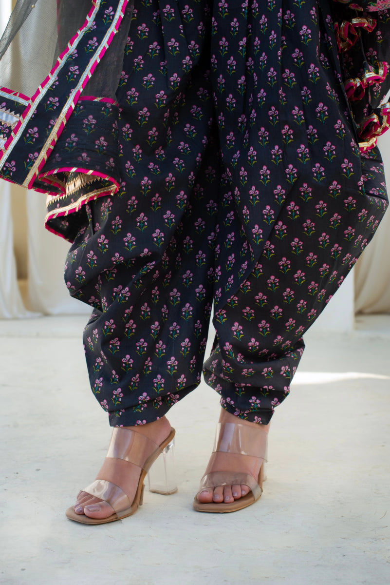 CHHIPA BAZAR GREY PRINTED COTTON GOTA PATTI KURTA DHOTI SET WITH SOFT NET DUPATTA - Pomcha Jaipur