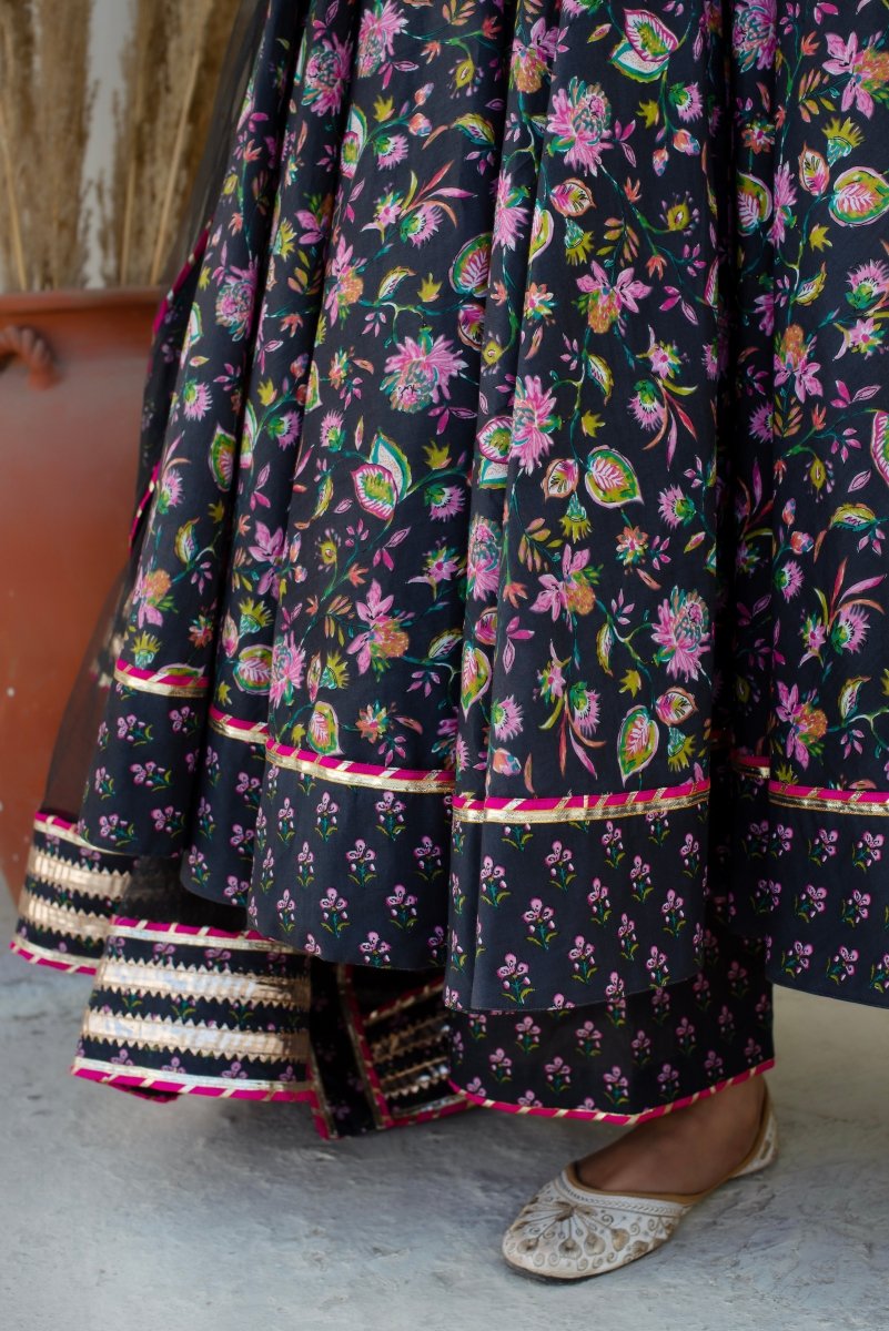 CHHIPA BAZAR HOOR GREY COTTON GOTA PATTI ANARKALI WITH NET DUPATTA - Pomcha Jaipur