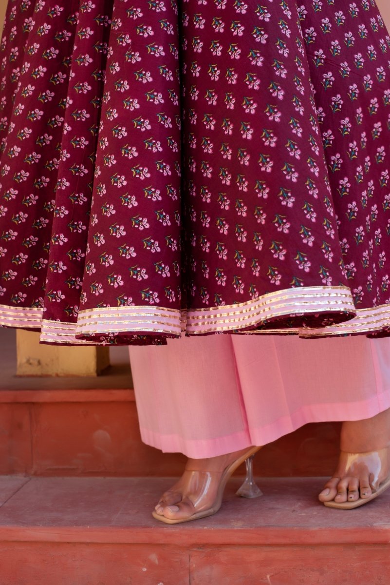 CHHIPA BAZAR PLUM HAND BLOCK GOTA PATTI COTTON ANARKALI SET WITH ORGANZA DUPATTA - Pomcha Jaipur