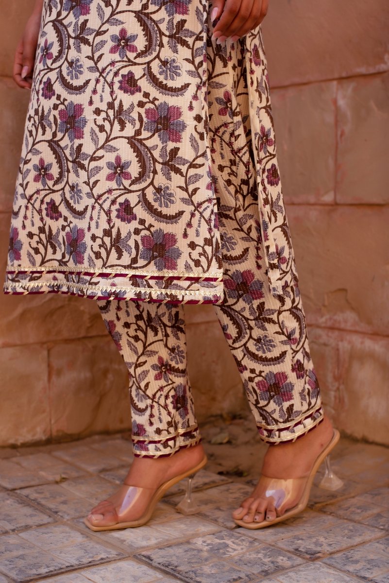 CHHIPA BAZAR PURPLE OFF WHITE GARDEN ROSE COTTON SUIT SET WITH SOFT NET DUPATTA - Pomcha Jaipur